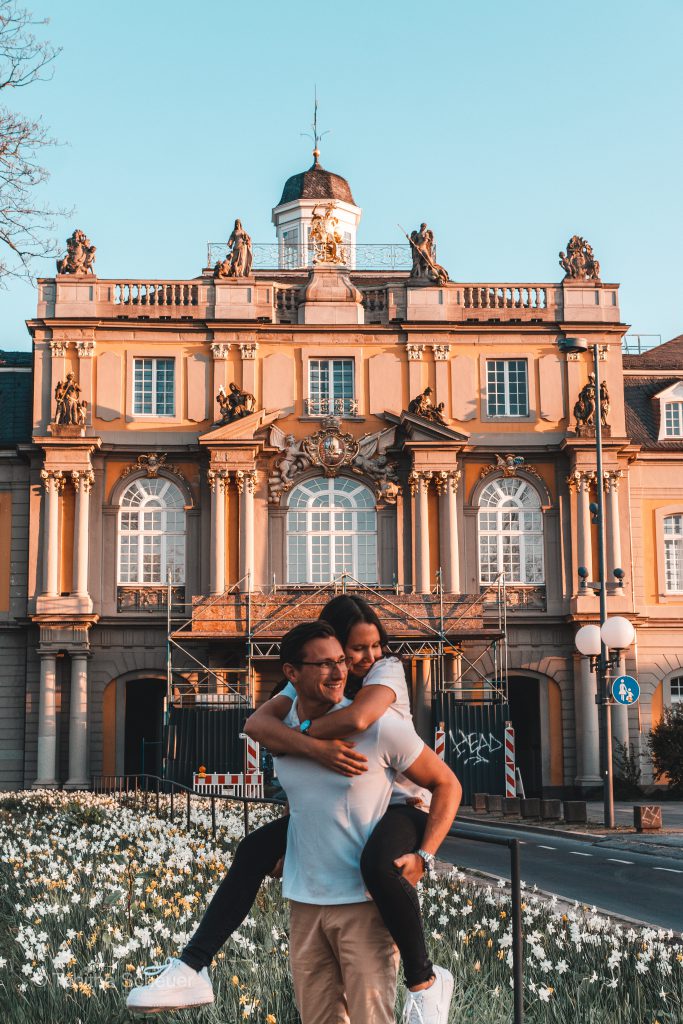 Schloss Bonn | Bonn Castle | Couple in front of a castle | Couple Photography Ideas