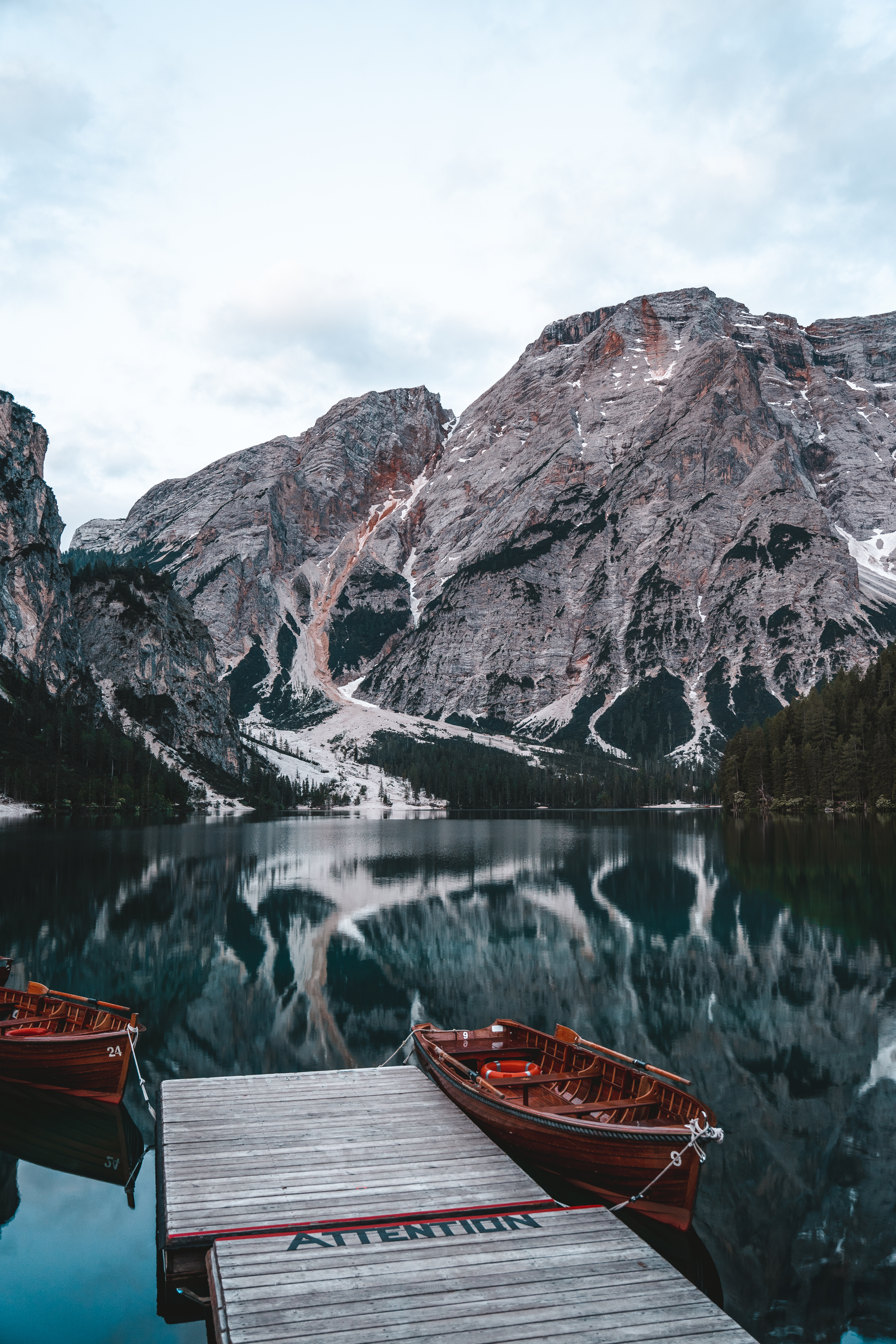 Travel Couple Guide to Lago di Braies