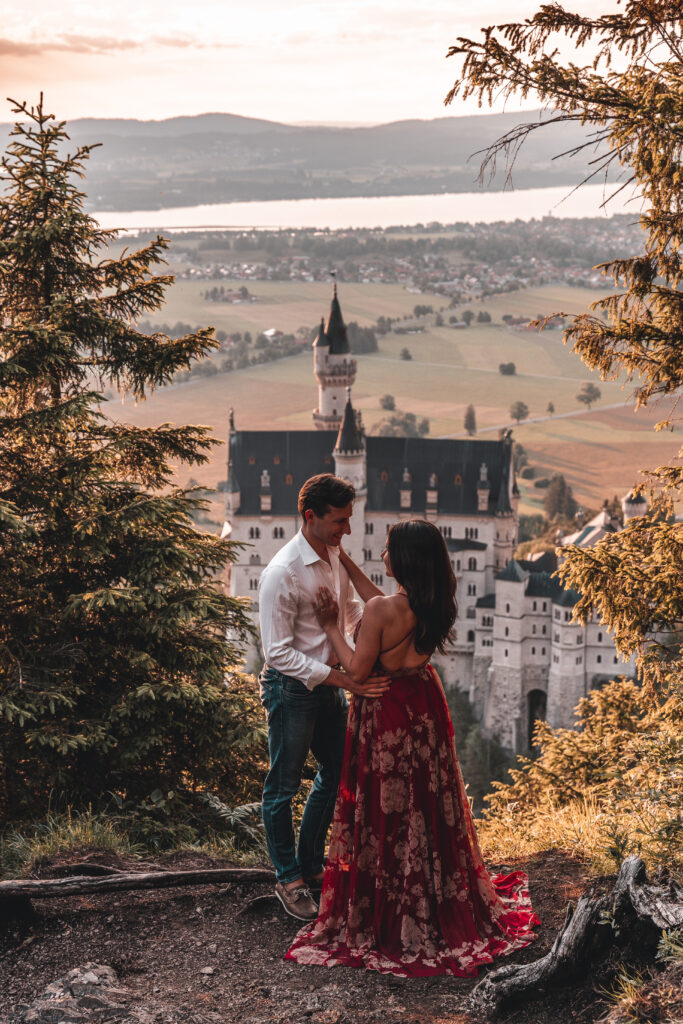 Neuschwanstein Castle Photography | Romantic couple photography at Schloss Neuschwanstein
