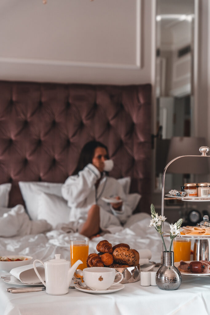 Fairmont Hotel Vier Jahreszeiten | Detailshot breakfast by Tabitha & Florian