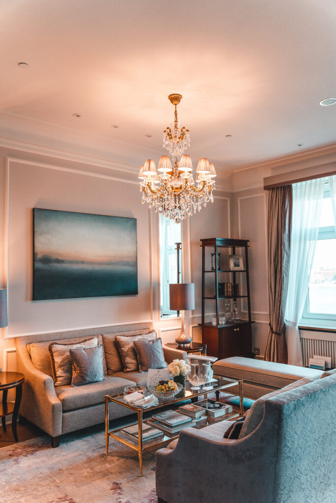 Fairmont Hotel Vier Jahreszeiten | Living Room of Ingrid Bergman Suite