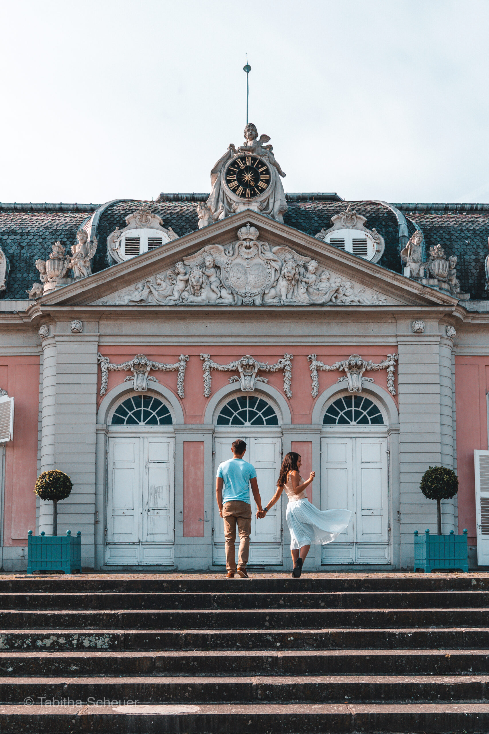 Schloss Benrath in Düsseldorf | Couple Posing Guide